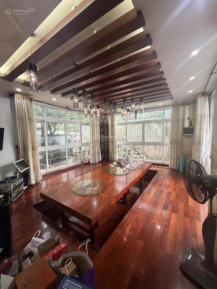 Chủ cắt lỗ 60 tỷ bán nhanh nhà sân vườn