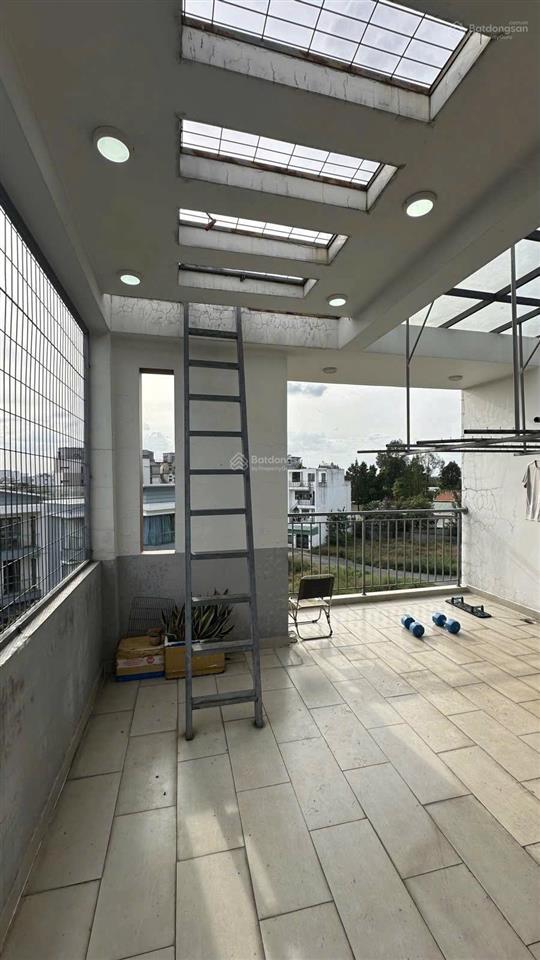 Giảm 1 tỷ còn 7,9 tỷ căn hộ dịch vụ 4 tầng 110m(5x22), 11 phòng, kề bên đh marketing, võ văn hát