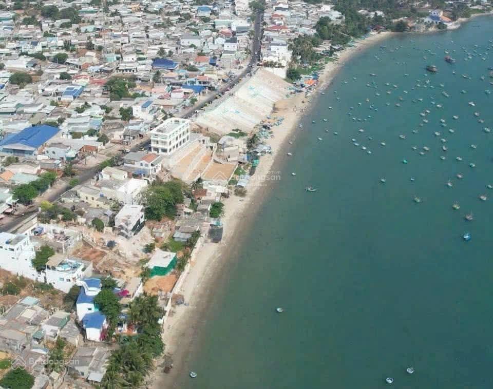 Mặt tiền biển view triệu đô. bao quát toàn cảnh biển mũi né làm khách sạn hay resort mini ngắm view