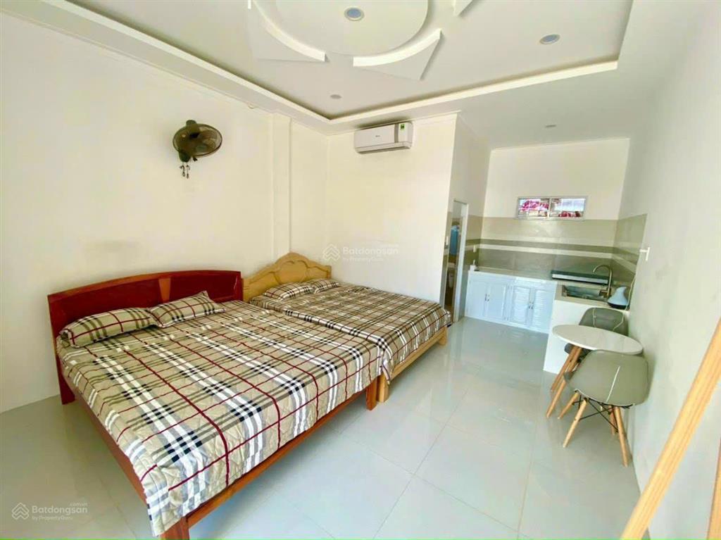 Bán đất 3 mặt tiền, đối diện biển mũi né, diện tích 1365,1m2, thu nhập 100 triệu/tháng, giá 30 tỷ