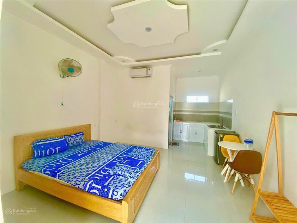 Bán đất 3 mặt tiền, đối diện biển mũi né, diện tích 1365,1m2, thu nhập 100 triệu/tháng, giá 30 tỷ