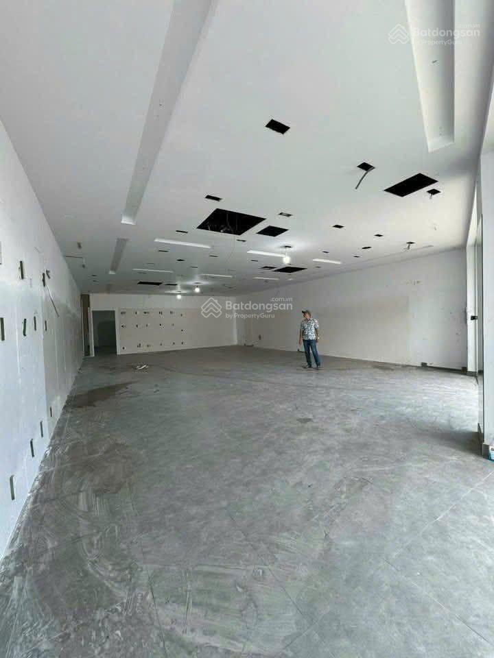 Cho thuê mbkd đường phạm văn chiêu, phường 9, gò vấp. dt 10x30m giá 75 triệu/tháng