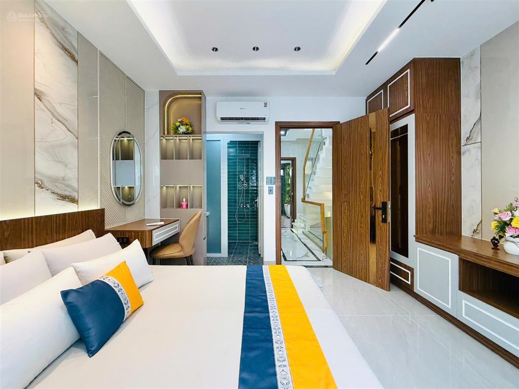 Chính chủ bán nhà phố mới xây 1 trệt 1 lửng 4 lầu sân thượng có thang máy dt 4x17m hxh  12,6 tỷ tl