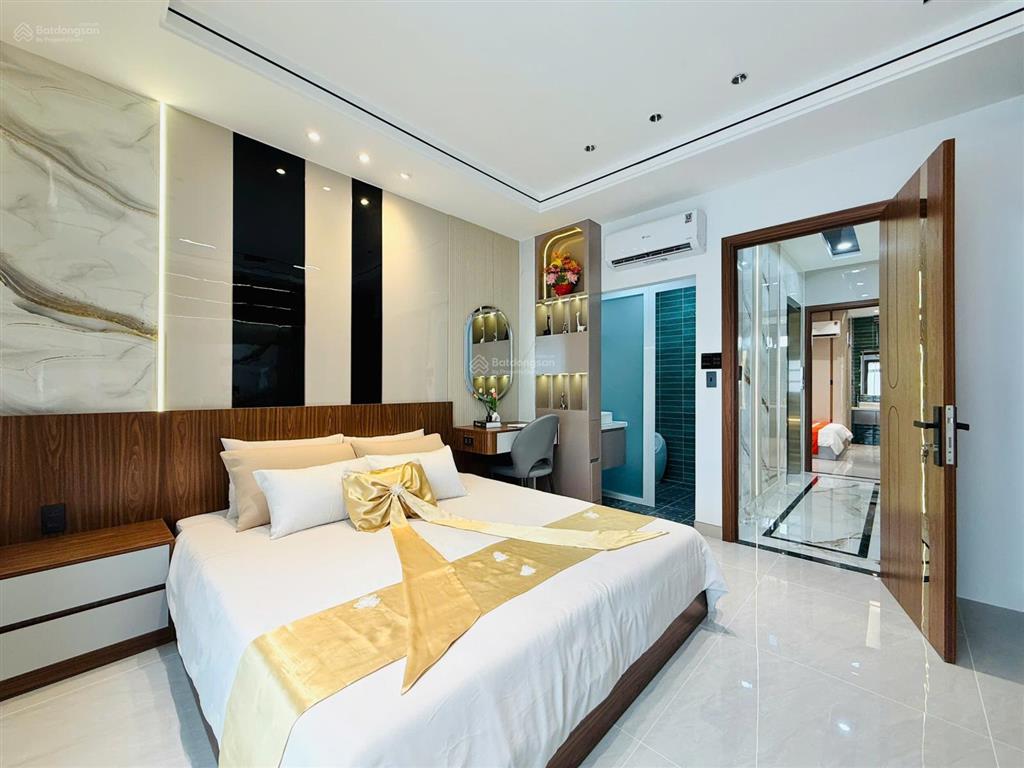 Chính chủ bán nhà phố mới xây 1 trệt 1 lửng 4 lầu sân thượng có thang máy dt 4x17m hxh  12,6 tỷ tl