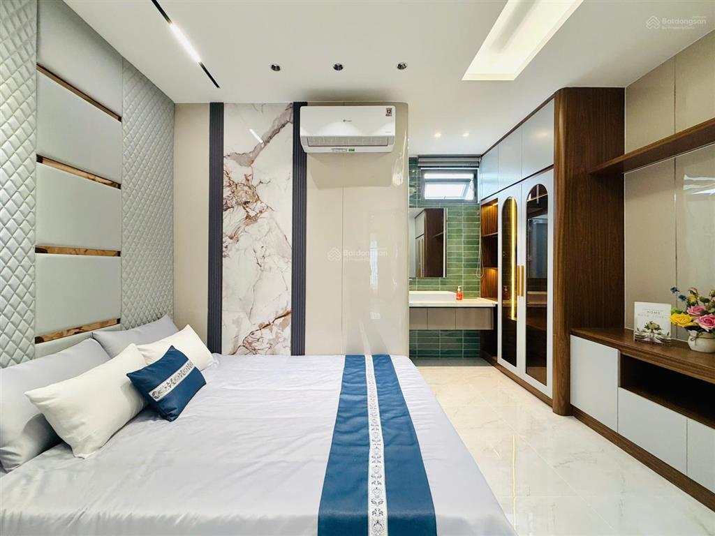 Chính chủ bán nhà phố mới xây 1 trệt 1 lửng 4 lầu sân thượng có thang máy dt 4x17m hxh  12,6 tỷ tl