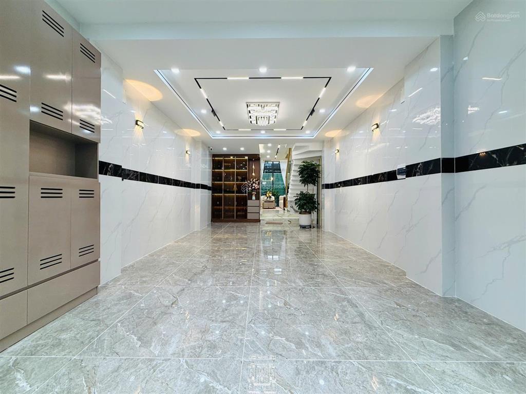 Chính chủ bán nhà phố mới xây 1 trệt 1 lửng 4 lầu sân thượng có thang máy dt 4x17m hxh  12,6 tỷ tl