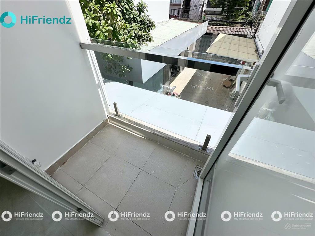 Cho thuê phòng ban công  ngay đại học văn lang  full nội thất