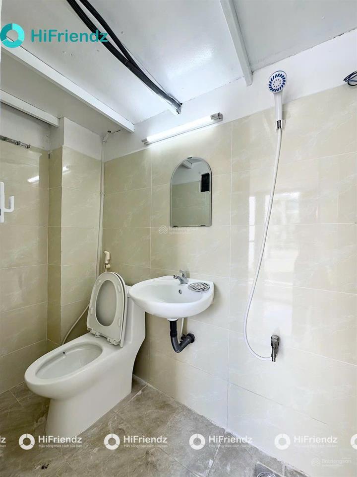 Cho thuê phòng ban công  ngay đại học văn lang  full nội thất