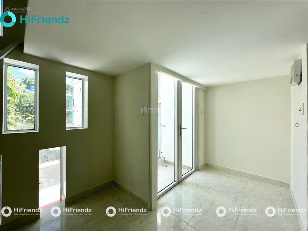 Cho thuê phòng ban công  ngay đại học văn lang  full nội thất
