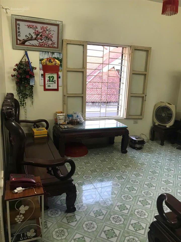 Chính chủ cho thuê căn hộ tập thể tầng 4  dt 80m2  khu tt quân đội  ngõ 120 hoàng quốc việt