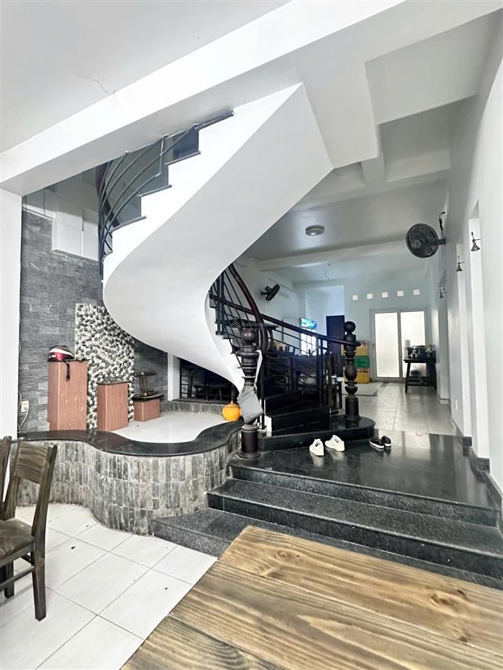 Tòa nhà mini hầm 6 tầng  ngay võ thị sáu, quận 1  dt(5x20) hđ thuê 130 triệu/th  giá bán 25 tỷ