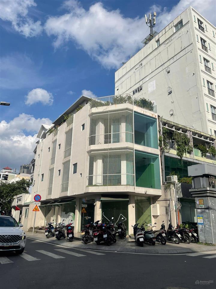 Siêu vị trí góc 2mt phan đăng lưu ngay ngã 4 phú nhuận  dt(4,5x20) hđ thuê 110triệu/th  giá 33tỷ