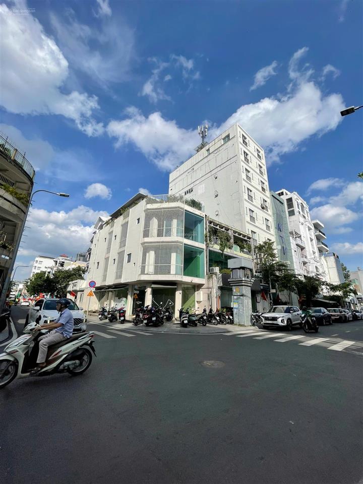Siêu vị trí góc 2mt phan đăng lưu ngay ngã 4 phú nhuận  dt(4,5x20) hđ thuê 110triệu/th  giá 33tỷ