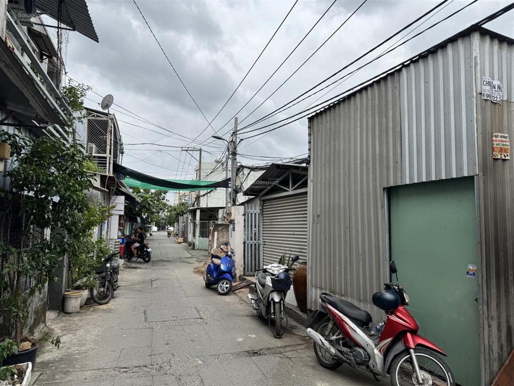 Cần bán đất diện tích lớn, hẻm 300 nguyễn văn linh, phường bình thuận, quận 7
