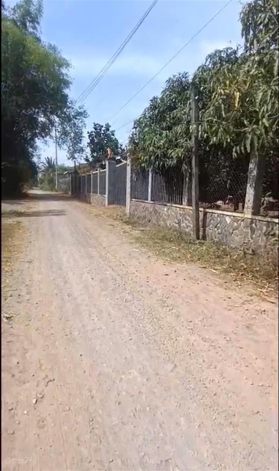 Đất 2 mặt tiền 2396.2m2, giá 2tỷ850 tỉnh long an