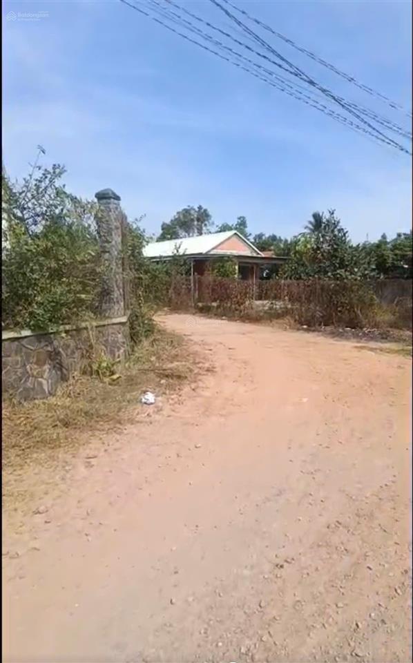 Đất 2 mặt tiền 2396.2m2, giá 2tỷ850 tỉnh long an