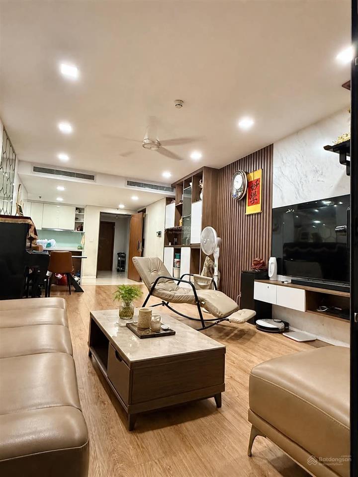 Bán gấp căn hộ 3pn 2wc 93m2 full nội thất sổ sẵn, giá đầu tư đ/c rivera park 69 vũ trọng phụng