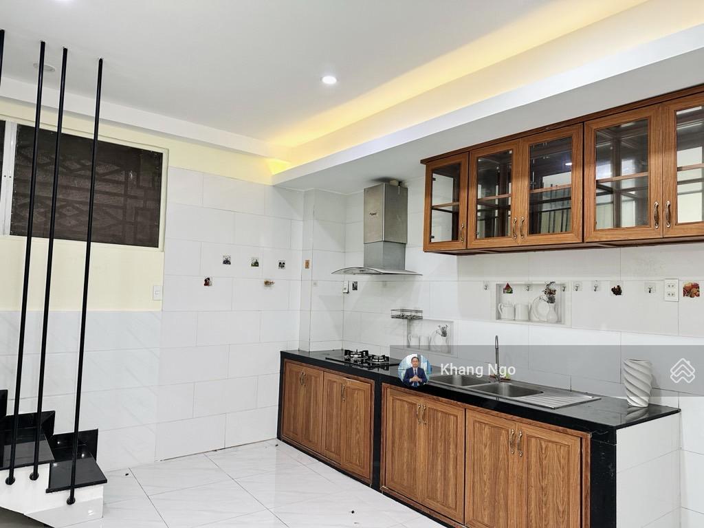 Bán nhà trần quang diệu  trường sa quận 3, 67m2 ngang lớn 4.7m, sát mặt tiền  8.9 tỷ