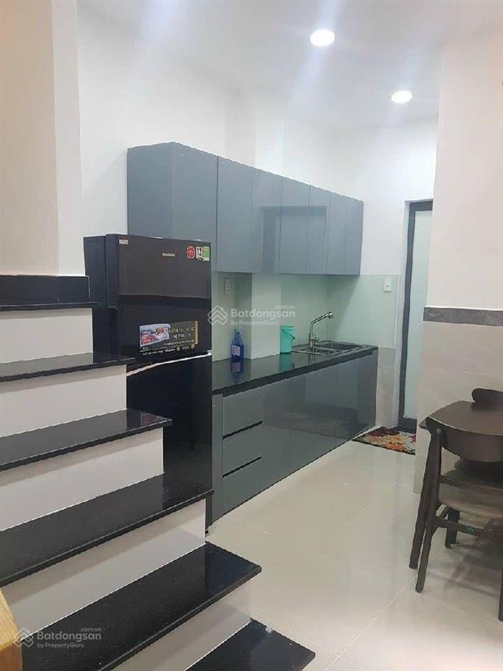 Nhà btct 3 tầng  gần bờ kè trường sa  3pn ở gia đình rất tiện  nhỉnh 6 tỷ