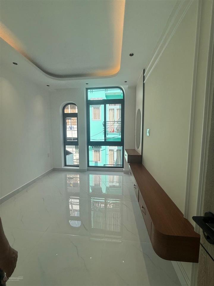 Trần hưng đạo 28m2 4 tầng, nt đẹp  6.9 tỷ