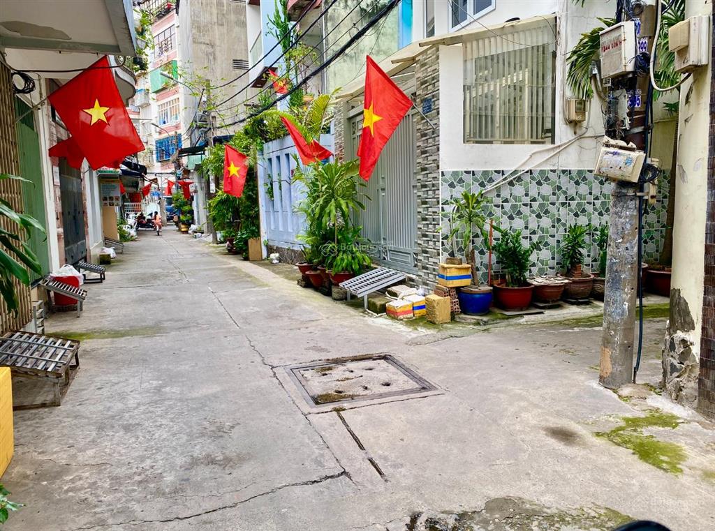 Bán nhà phú nhuận 79m2, ngang lớn 5.7m (nguyễn kiệm)  9.5ty