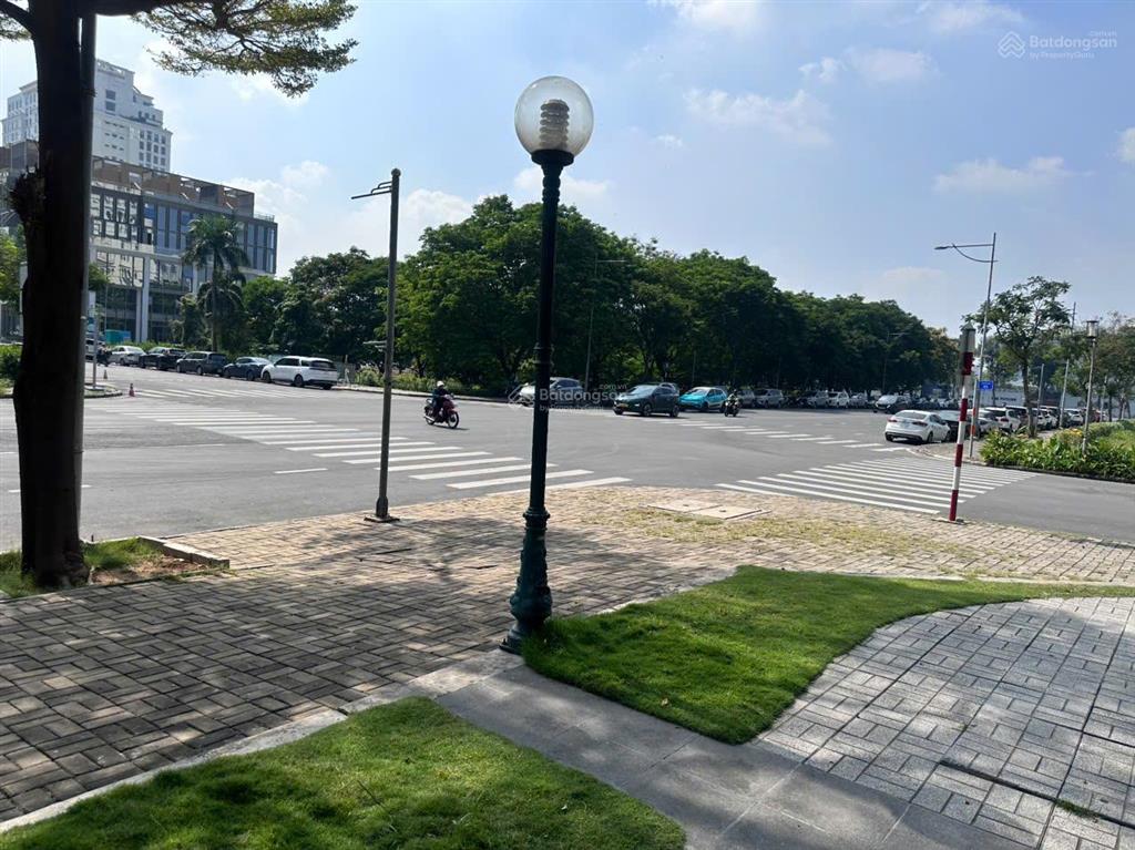 Cho thuê căn shop victory tower diện tích 260m2, giá thuê 150tr/th.  0911 556 *** mr tuấn