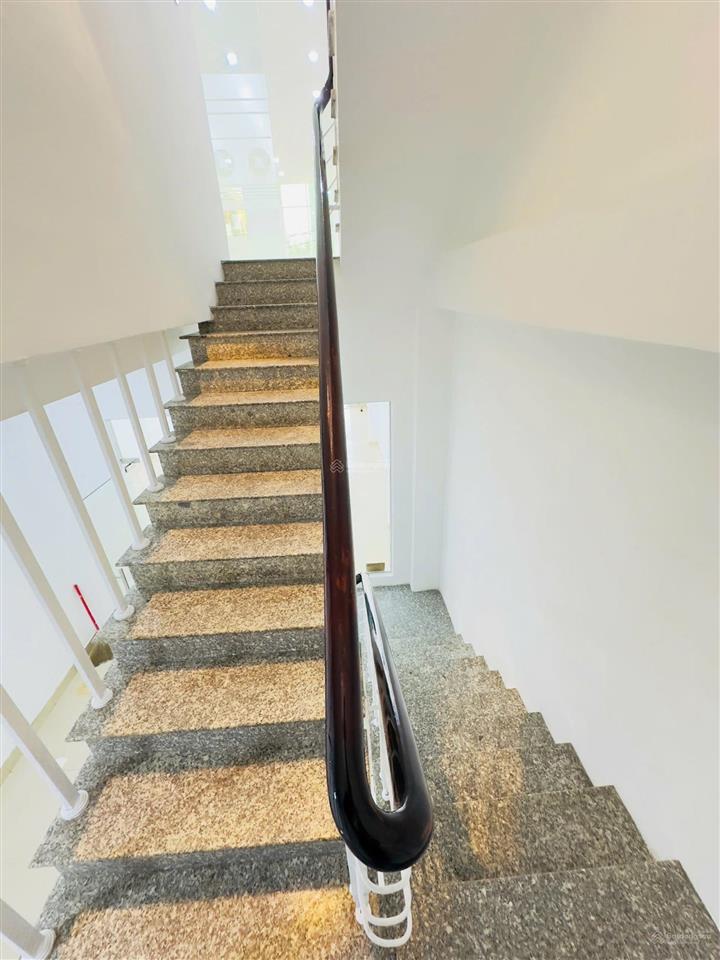 Bán nhà 3 tầng mặt tiền tôn đức thắng