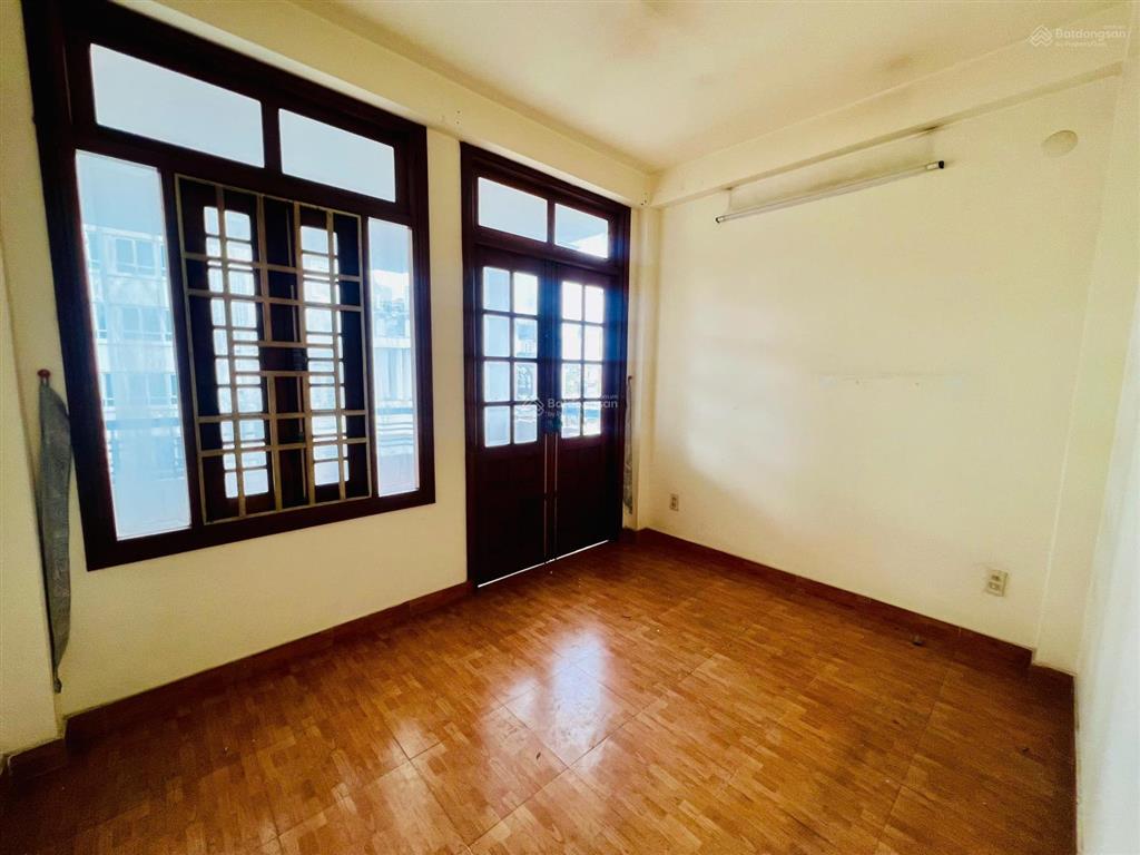 Bán nhà mặt tiền huỳnh thúc kháng  ngang 9.02  109,6m2  17 tỷ 5