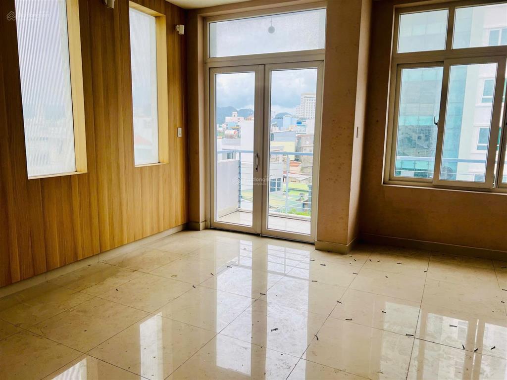 Bán nhà mặt tiền huỳnh thúc kháng  ngang 9.02  109,6m2  17 tỷ 5