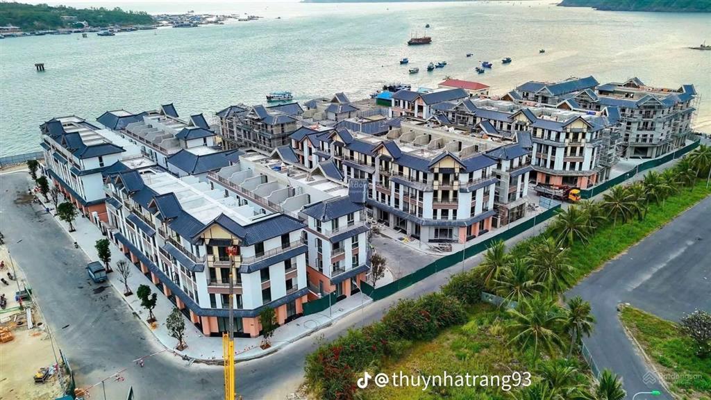 Hiếm  còn lại duy nhất 1 căn 63m2  kề góc đối diện công viên 1.2ha và hồ bơi 1000m  nt5a03 