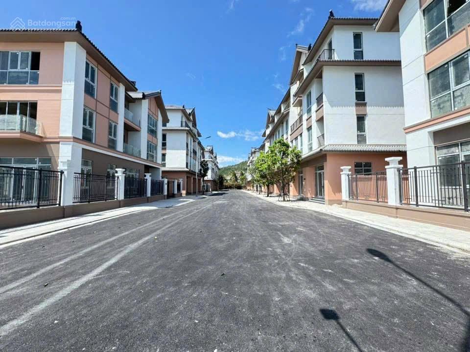 Vinhomes nha trang  căn xẻ khe gần hồ bơi đẹp  91m2  ngang 6.5  17 tỷ