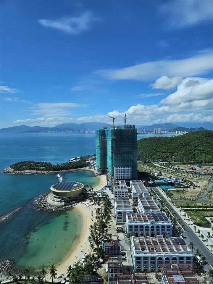 Bán căn paramount công chúa, nhỏ nhỏ xinh xinh, nhưng view thì nhức nách. căn số 08 tầng 2x ạ