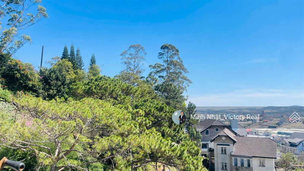 Bán gấp nhà phố để về quê 5 phòng ngũ, có gara ô tô, p.8, đà lạt