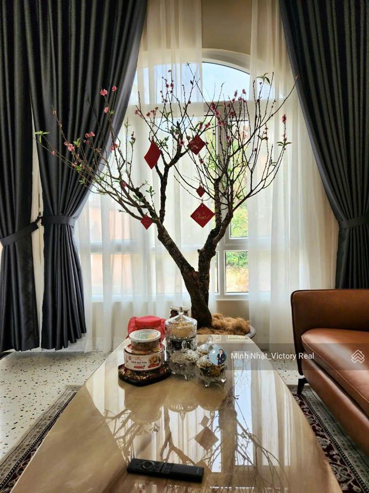 Bán gấp nhà phố để về quê 5 phòng ngũ, có gara ô tô, p.8, đà lạt