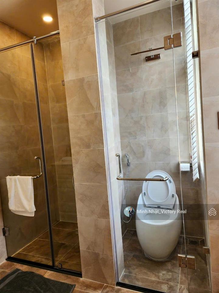 Bán gấp nhà phố để về quê 5 phòng ngũ, có gara ô tô, p.8, đà lạt