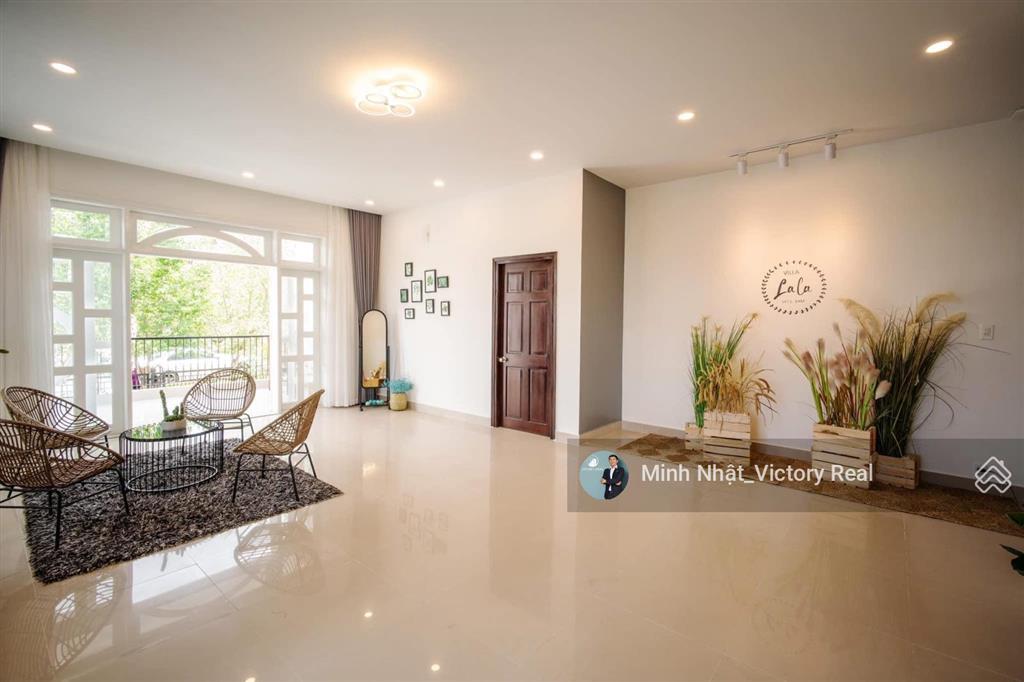 Villa đẹp ăn tết, 2 mặt tiền, cách trường đại học đà lạt 500m