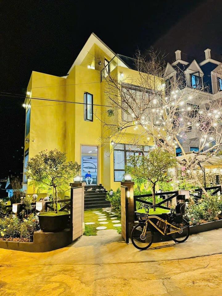 1 chiếc villa sân vườn đẹp, 5 phòng ngũ, 2 mặt tiền, trung tâm đà lạt