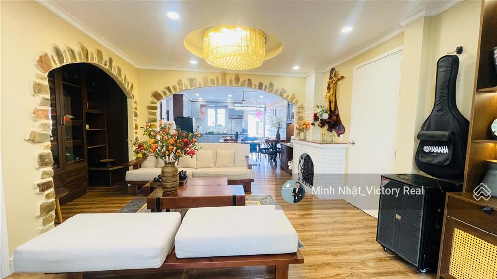 Ngộp lắm rồi, bán nhanh villa mặt tiền, 360m2, 20 phòng kd, trung tâm đà lạt