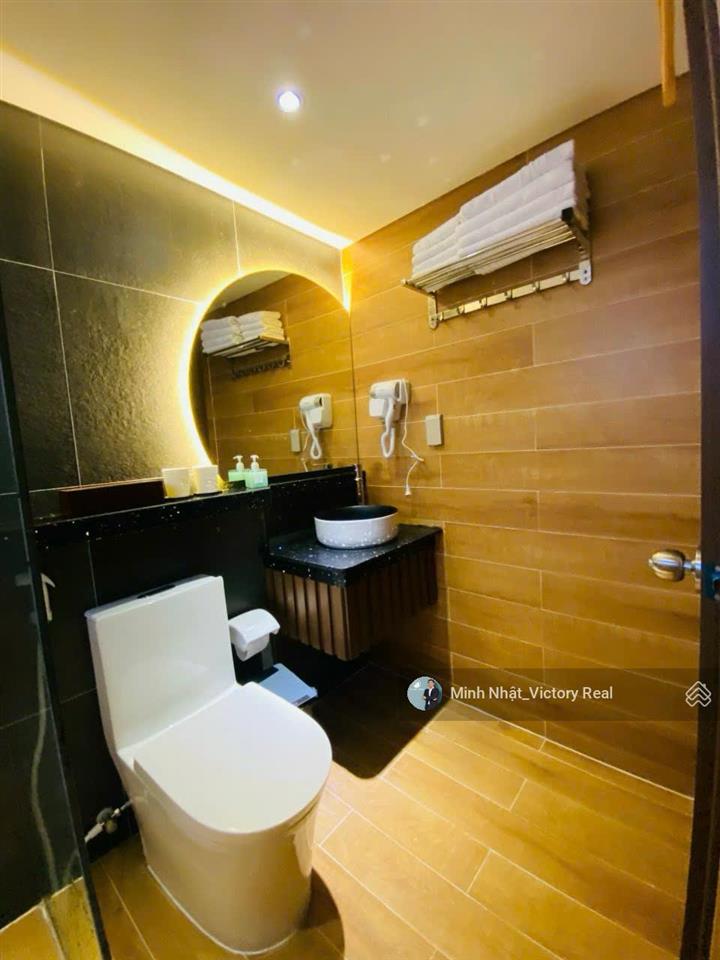 Ngộp lắm rồi, bán nhanh villa mặt tiền, 360m2, 20 phòng kd, trung tâm đà lạt