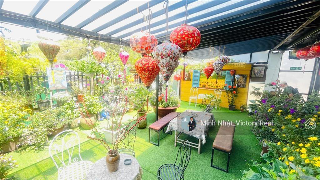 Bán khách sạn phục vụ 90% khách nước ngoài, tỷ lệ kín phòng 80%, cách hồ xuân hương 1km