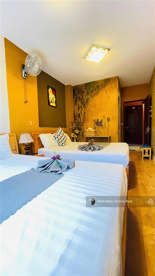 Bán khách sạn phục vụ 90% khách nước ngoài, tỷ lệ kín phòng 80%, cách hồ xuân hương 1km