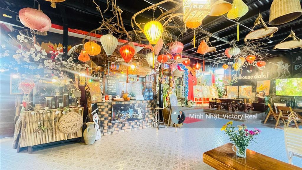 Bán khách sạn phục vụ 90% khách nước ngoài, tỷ lệ kín phòng 80%, cách hồ xuân hương 1km