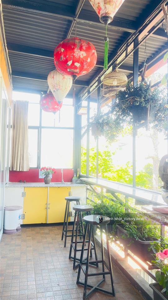 Bán khách sạn phục vụ 90% khách nước ngoài, tỷ lệ kín phòng 80%, cách hồ xuân hương 1km