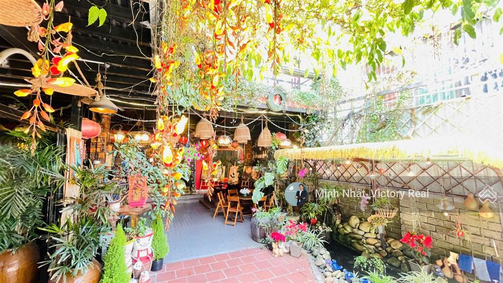 Bán khách sạn phục vụ 90% khách nước ngoài, tỷ lệ kín phòng 80%, cách hồ xuân hương 1km