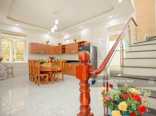 Bán villa sân vườn đà lạt 270m2 với giá 16 tỷ, đầy đủ tiện ích tại trung tâm đà lạt