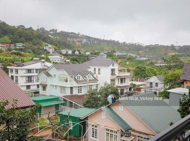 Bán villa sân vườn đà lạt 270m2 với giá 16 tỷ, đầy đủ tiện ích tại trung tâm đà lạt