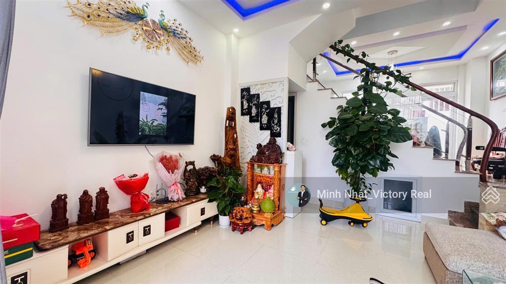 Giảm sâu bán gấp nhà đà lạt đẹp, xây kiên cố, giá tốt, gần trường đại học đà lạt