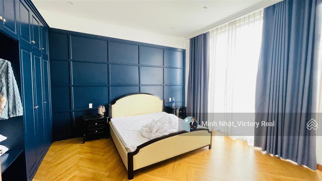 Bán khách sạn đà lạt mới 33 tỷ, view 360 độ, có dòng tiền, 2 mặt tiền đường chính hùng vương