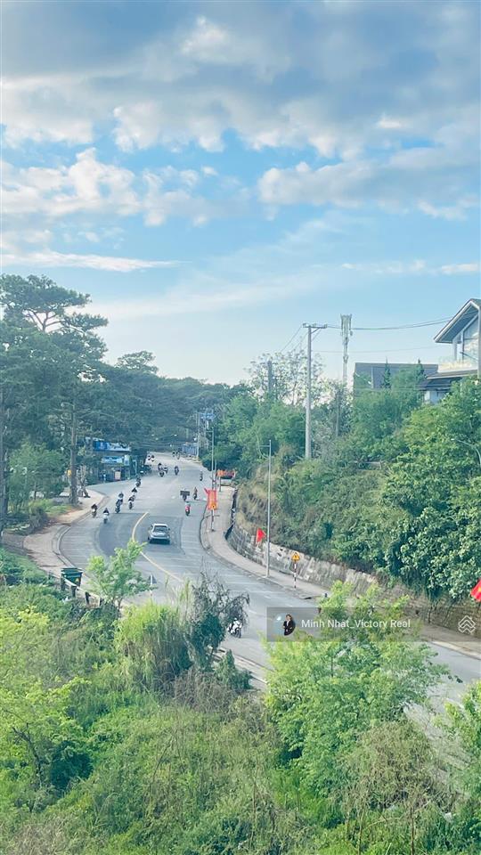 Bán khách sạn đà lạt mới 33 tỷ, view 360 độ, có dòng tiền, 2 mặt tiền đường chính hùng vương