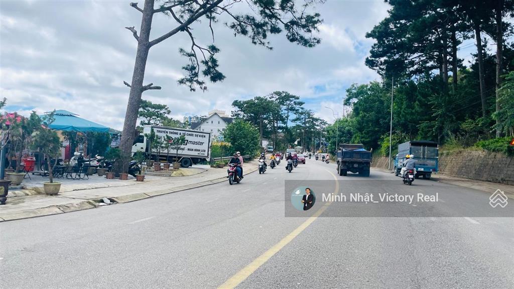 Bán khách sạn đà lạt mới 33 tỷ, view 360 độ, có dòng tiền, 2 mặt tiền đường chính hùng vương